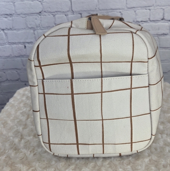 Tan and Cream Travel Bag with Geometric Pattern - Picture 4 of 11